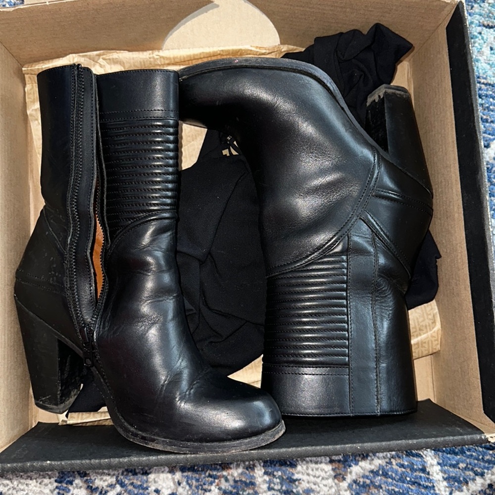 COPY - FRYE Jenny Quilt Boot